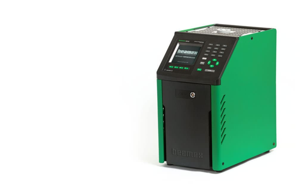 Temperature calibrator / portable / dry-block / laboratory